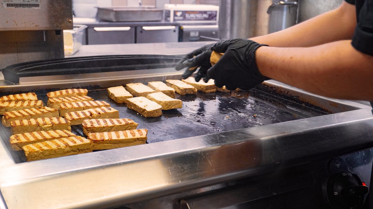 Kasvisruokaa ja tofua Kasinolla